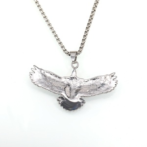 Collier Pendentif Aigle en Acier Inoxydable pour Homme, Or et Argent, Style Biker Gothique Tribal, Bijou Durable et Tendance, Étanche - Product Image 4