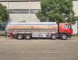 Autocisterna Sinotruk 8X4 Nuova <span class=keywords><strong>a</strong></span> Diesel con Serbatoio in Acciaio al Carbonio/Lega di Alluminio in Vendita - Product Image 3