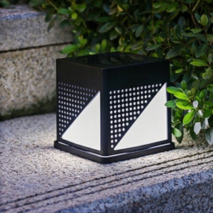 Lampe à pilier à énergie solaire, étanche, design moderne, pour l'éclairage des portails de villa et de cour, autonomie de 6 à 12 heures - Product Image 1