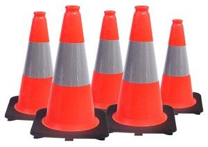 กรวยจราจรพลาสติก PVC สีส้มพร้อมฐานถ่วงน้ำหนักสีดำและแถบสะท้อนแสงสำหรับลานจอดรถ - Product Image 3