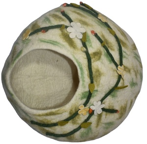 ถ้ำแมวทำมือจากขนสัตว์แท้ 100% เป็นมิตรต่อสิ่งแวดล้อม ผลิตอย่างเป็นธรรม พร้อมตกแต่งด้วยดอกไม้จากเนปาล สำหรับแมว-ของขวัญส่งเสริมการขาย - Product Image 2