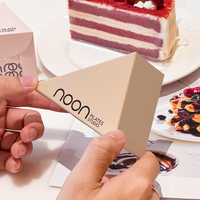 Boîte d'emballage de dessert triangulaire en carton blanc biodégradable et écologique personnalisée pour gâteau mousse