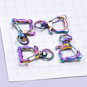 Pintura en aerosol de color personalizada, impresión UV, colorido Arco Iris, aleación de <span class=keywords><strong>Zinc</strong></span>, llavero en forma de llavero, ganchos de cierre - Product Image 3