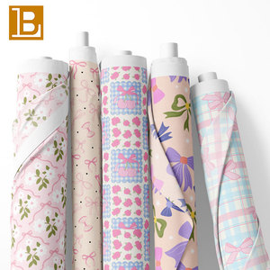 Tissu en popeline <span class=keywords><strong>de</strong></span> coton tissé personnalisé à faible MOQ pour la Saint-Valentin, motif cœur <span class=keywords><strong>de</strong></span> fille, dessin animé mignon, nœud, impression numérique pour textiles - Product Image 1