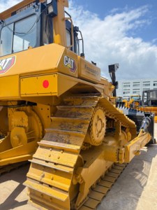 รถดันดิน CAT D8R มือสองพร้อมใช้งานในสนาม พร้อมอุปกรณ์ริปเปอร์ด้านหลัง สำหรับงานปรับระดับพื้นที่ในเหมือง - Product Image 4