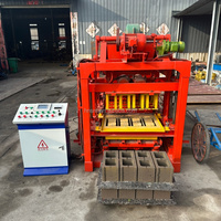 Machine de formage de blocs de béton entièrement automatique pour blocs agglomérés 4-25, pour sols et murs de stades.