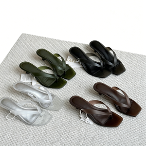 Damen Mode Hochwertige Sommer-Sandalen mit Eckiger Spitze und Niedrigem Absatz / PVC Jelly-Stil - Product Image 3