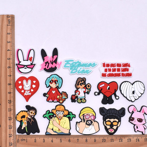 Fibbia Decorativa in Plastica Morbida PVC HY per Scarpe, Fiore in Plastica Fai-da-Te, Coniglio <span class=keywords><strong>Bad</strong></span> Bunny per Decorazione Scarpe da Spiaggia - Product Image 4