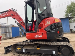 รถขุดขนาดเล็ก Komatsu PC55 มือสอง ได้รับการรับรองมาตรฐาน CE พร้อมเครื่องยนต์ Cummins และบุ้งกี๋ขนาด 0.2 ลูกบาศก์เมตร น้ำหนัก 5.5 ตัน นำเข้าจากญี่ปุ่น - Product Image 2