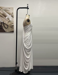 Abito da sera elegante da donna alla moda, sexy, senza schienale, con scollo all'americana, senza maniche, drappeggiato, lungo fino al pavimento, tinta unita. Nessuna recensione. 1 venduto. - Product Image 5