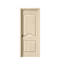 Porte intérieure moulurée texturée blanche apprêtée en gros, porte classique à 2 panneaux en MDF avec cadre pour projets d'appartements