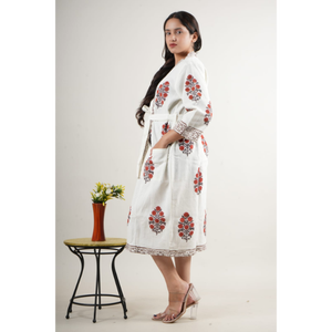 Exquisitos batas de baño estampadas a mano, hechas de algodón con tejido tipo gofre, de la gama premium de ropa de estar, a un precio asequible, con 2 bolsillos. - Product Image 3