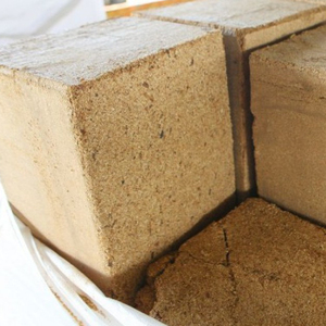 Virutas de madera de alta calidad para cama de caballos, virutas de pino puro a precio competitivo de Vietnam, madera dura natural para biomasa - Product Image 1