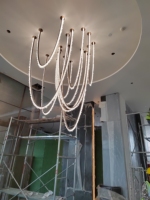 Lustre linéaire moderne de luxe en cristal, suspension LED design finition or, garantie 3 ans, anti-éblouissement, tiges en quartz naturel