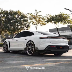 Kit de conversion <span class=keywords><strong>Techart</strong></span> Style en fibre de carbone pour <span class=keywords><strong>Porsche</strong></span> <span class=keywords><strong>911</strong></span> 992 : Lame avant, diffuseurs, jupes latérales et coques de rétroviseurs - Product Image 5