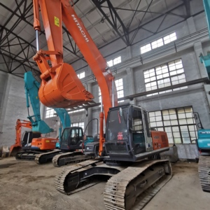 Excavatrice moyenne Hitachi ZX240 d'occasion d'origine japonaise 2022, 24 tonnes, composants principaux : moteur, pompe à engrenages, roulement, 125 kW - Product Image 1