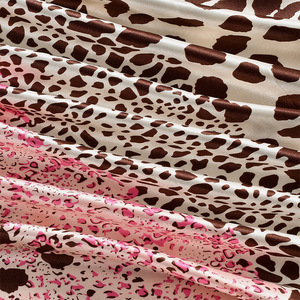 Nuovo Foulard Quadrato in Raso di Poliestere con Stampa Leopardata, Sciarpa da Donna 90cm, Traspirante e ad Asciugatura Rapida, Stile Europeo e Americano, Hijab alla Moda - Product Image 6