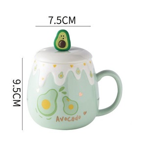 Taza de cerámica de fresa 3D de gran capacidad <span class=keywords><strong>Madou</strong></span>, taza de desayuno de porcelana ecológica, tapa, cuchara, café, leche, avena, idea de regalo bonita - Product Image 2