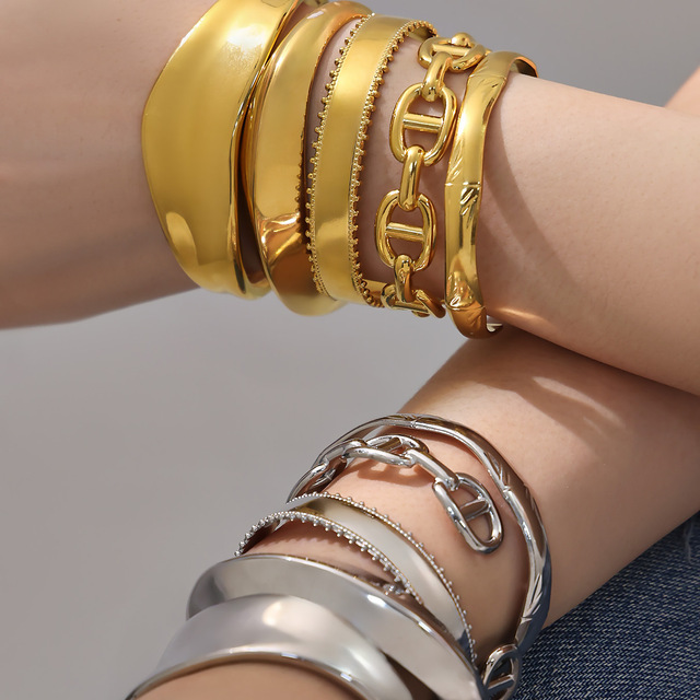 Circular Polished Stainless Steel Open Bangles Set High Quality 18K Gold Plated Trendy Heavy Craft Hand Jewelry