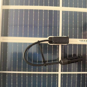 Panneau solaire N-Type TOPCon 700W à double verre, cadre noir, module bifacial demi-cellule, efficacité 21,6 %, pour C&I, montage au sol et sur toiture - Product Image 4