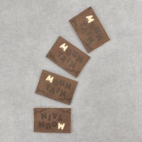 Étiquettes personnalisées rectangulaires en cuir PU avec logo, pressées à chaud, pour jeans en denim, accessoires de vêtements à coudre, vente en gros OEM