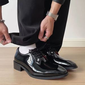 <span class=keywords><strong>Scarpe</strong></span> eleganti <span class=keywords><strong>da</strong></span> <span class=keywords><strong>uomo</strong></span> in pelle di alta gamma, <span class=keywords><strong>scarpe</strong></span> in pelle lucida con suola rossa, <span class=keywords><strong>scarpe</strong></span> formali <span class=keywords><strong>da</strong></span> <span class=keywords><strong>sposo</strong></span> con suola spessa e lacci. - Product Image 3