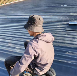 Membrane autocollante pour la réparation et la rénovation des fuites de toit en métal - Product Image 1