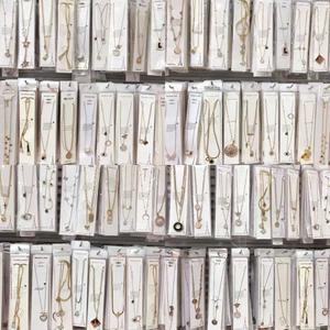 Collier en Acier Inoxydable pour Femme Vente en Gros Bijoux Tendance Pendentif Lettre et Animal en Zircon Mixte à Bas Prix - Product Image 3