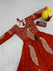 Top Corto Ecológico con Chaleco para Mujer, Ideal para Fiestas de Navratri y Diwali, Disponible a Precio de Exportación - Product Image 4