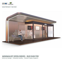 Abri de bus moderne en aluminium sur mesure avec espace d'attente ouvert, cabine en verre fermée, caissons lumineux publicitaires et affichage des itinéraires