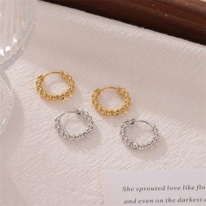 Boucles d'oreilles créoles torsadées en or 18 carats, non-ternissables, pour la vente en gros - Product Image 2