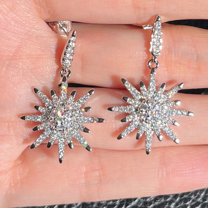 Orecchini Pendenti Floreali Vintage per Donne, Eleganti Orecchini a Forma di Girasole Scintillante, Gioielli per Orecchie alla Moda - Product Image 2