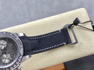 Montre mécanique de luxe de qualité supérieure, étanche, 40 mm, acier inoxydable 904L, mouvement ETA 4130, nouvelle montre en carbone, fabriquée par DIW Factory - Product Image 6