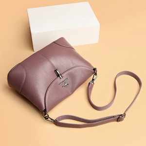 Bolso de mano y hombro para mujer con asa de rejilla, liso, elegante, de verano, con solapa y cierre de broche, estilo casual cruzado - Product Image 6