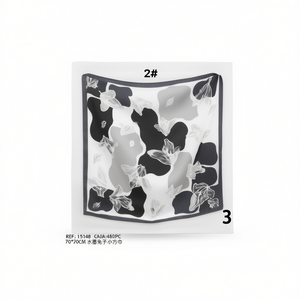 Fazzoletto quadrato con disegno di coniglio in stile pittura a inchiostro 70x70cm, sciarpa alla moda, accessorio da donna - Product Image 2