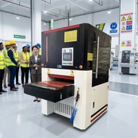 Machine de finition à bande large pour tôles en acier inoxydable