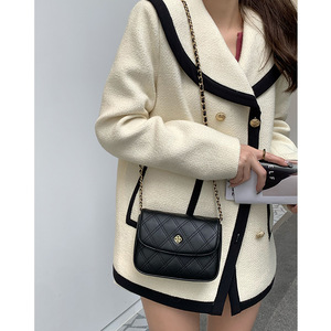 กระเป๋าคาดลำตัวข<span class=keywords><strong>น</strong></span>าดเล็กใส่ได้กับทุกชุดของผู้หญิงมีซิปสายเดี่ยวกัน<span class=keywords><strong>น</strong></span>้ำหนังแท้ลายเรขาคณิตทำจากโพลีเอสเตอร์ซับใน<span class=keywords><strong>แฟ</strong></span><span class=keywords><strong>ช</strong></span>ั่<span class=keywords><strong>น</strong></span> - Product Image 2