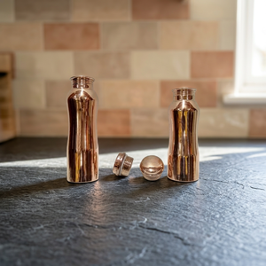Botella de agua de cobre con tapa de rosca, reutilizable, para viajes, diseño minimalista para adultos, senderismo y uso al aire libre. - Product Image 1
