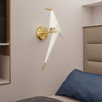 Luxe nouveau doré acrylique forme d'oiseau LED applique chambre intérieur chevet lumière décorative pour application de salle de bain