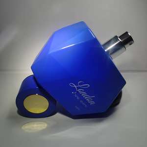 Bouteille de parfum en verre Unikely avec pulvérisateur à pompe Blue Hexagon Jamur Blue Design élégant et finition élégante - Product Image 4