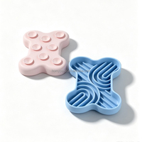 HomyPawz Nouveau Gamelle pour chien personnalisée non toxique, compatible lave-vaisselle, en silicone de qualité alimentaire, en forme d'os, distributeur de nourriture lent, tapis de léchage puzzle arc-en-ciel