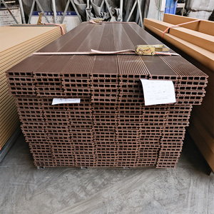 Planches de terrasse en composite bois-plastique (WPC) pour extérieur, emboîtables, imperméables, <span class=keywords><strong>anti</strong></span>-UV et résistantes à la décoloration, pour terrasse et <span class=keywords><strong>balcon</strong></span> - Product Image 1