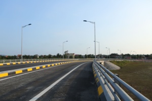 Système de clôture de protection extérieure en acier pour autoroutes et voies ferrées, clôture de sécurité métallique anti-rouille thermolaquée pour les infrastructures - Product Image 3