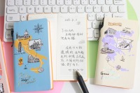 Carnet de Voyage Portable 2026 – Journal de Poche avec Couverture Estampillée Carte Urbaine et Stylo Gel Assorti – 112 Pages – Cadeau Promotionnel