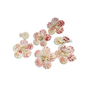 Pinza para el Cabello con Conchas Marinas y Mini Perlas, Ecológica, Hecha a Mano, Accesorio Unisex para el Día de San Valentín, Diseñada por un Proveedor Vietnamita con Experiencia - Product Image 1