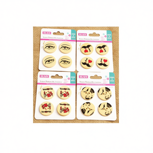 Ilan Bottone Decorativo in Legno 30mm Tema San Valentino Confezione da 4 Pezzi - Product Image 1