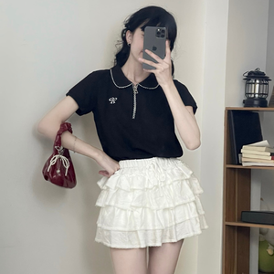 T-shirt pour femme fabriqué au Vietnam, 65% coton/35% polyester, écologique, respirant, coupe ajustée compressée, col en V, boutonné, style coréen - Product Image 4