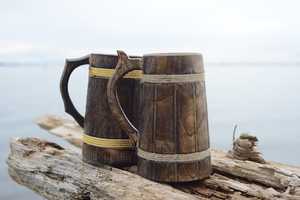 Chope à bière en bois durable avec design de tonneau classique idéal pour les événements sur le thème des boissons froides et les collections de bars à domicile - Product Image 2