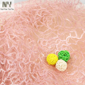 Tissu en <span class=keywords><strong>dentelle</strong></span> à sequins à motif tourbillon rose bébé vendu <span class=keywords><strong>au</strong></span> <span class=keywords><strong>mètre</strong></span> par Nanyee Textile - Product Image 5