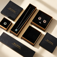 Boîtes cadeaux en papier gaufré personnalisées avec logo en feuille d'or pour l'emballage de bagues, boucles d'oreilles, colliers et bracelets